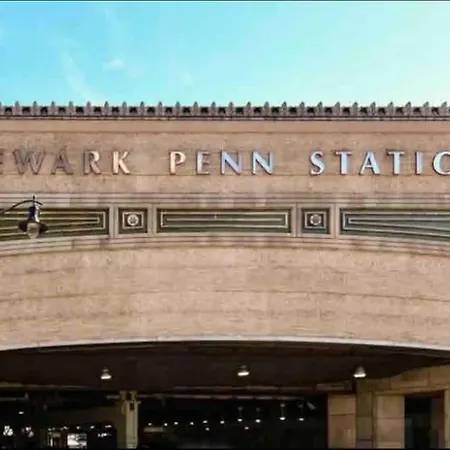 Rosy Retreat With Nyc Views By The Train, Free Parking, 3 Beds, 20 Percent Off 7 Days Apartment Newark Exterior photo