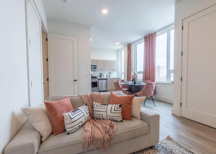 Rosy Retreat With Nyc Views By The Train, Free Parking, 3 Beds, 20 Percent Off 7 Days