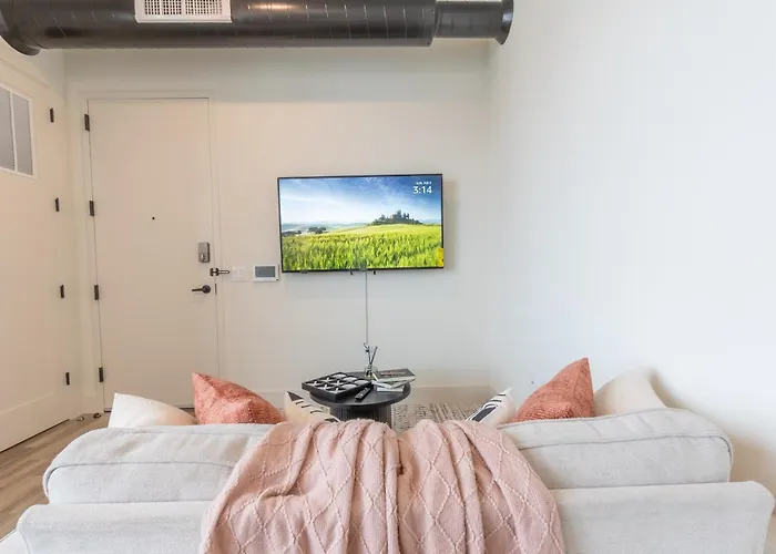 Rosy Retreat With Nyc Views By The Train, Free Parking, 3 Beds, 20 Percent Off 7 Days