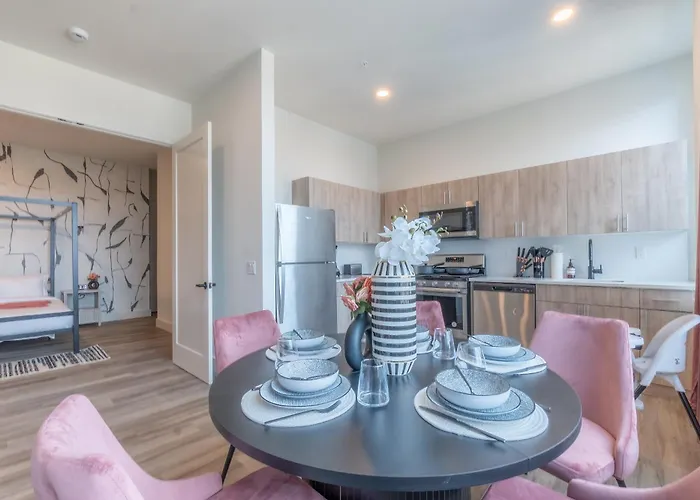 Rosy Retreat With Nyc Views By The Train, Free Parking, 3 Beds, 20 Percent Off 7 Days