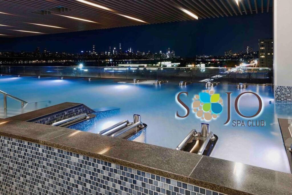 Rosy Retreat With Nyc Views By The Train, Free Parking, 3 Beds, 20 Percent Off 7 Days