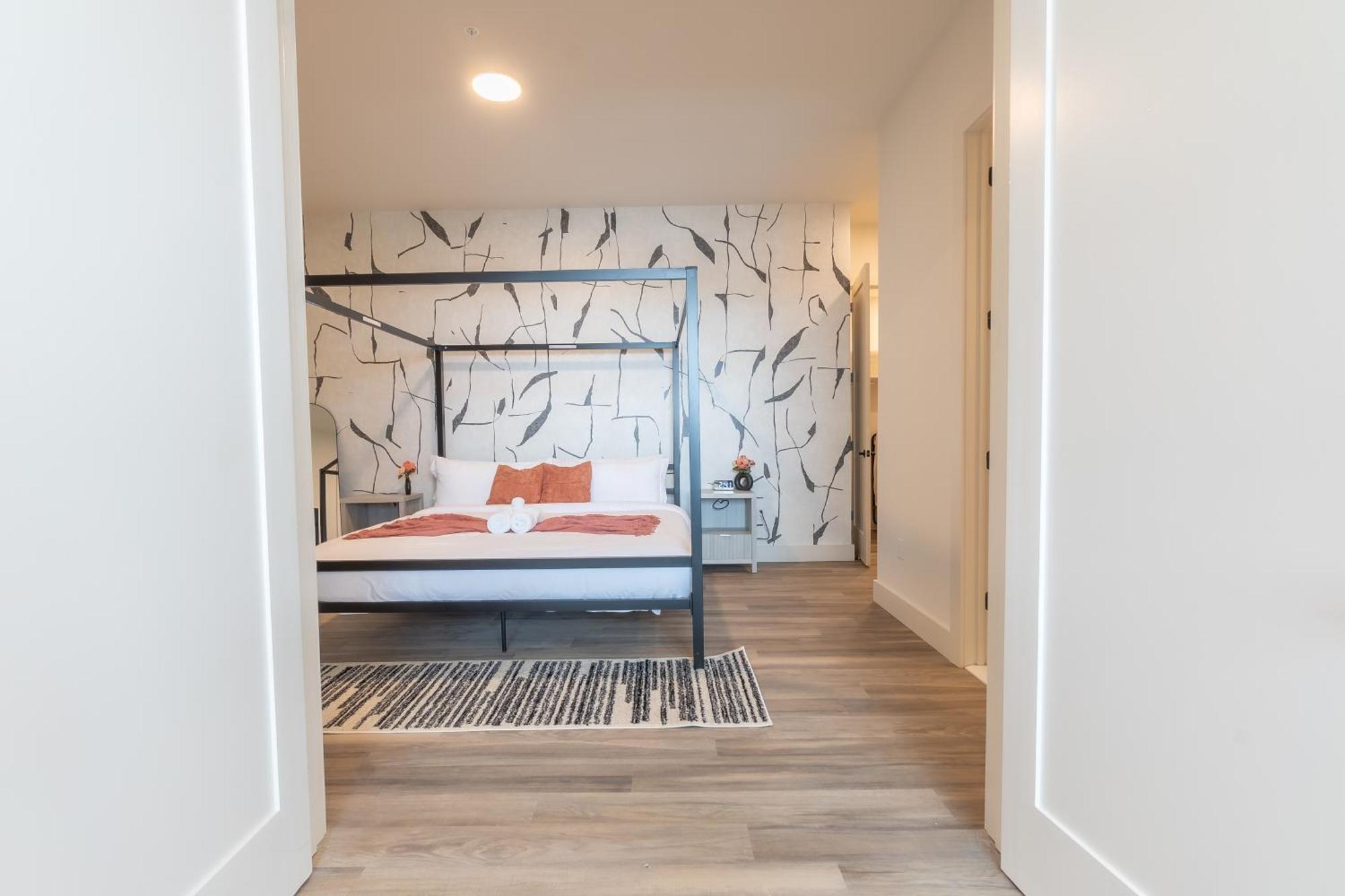 Rosy Retreat With Nyc Views By The Train, Free Parking, 3 Beds, 20 Percent Off 7 Days Newark
