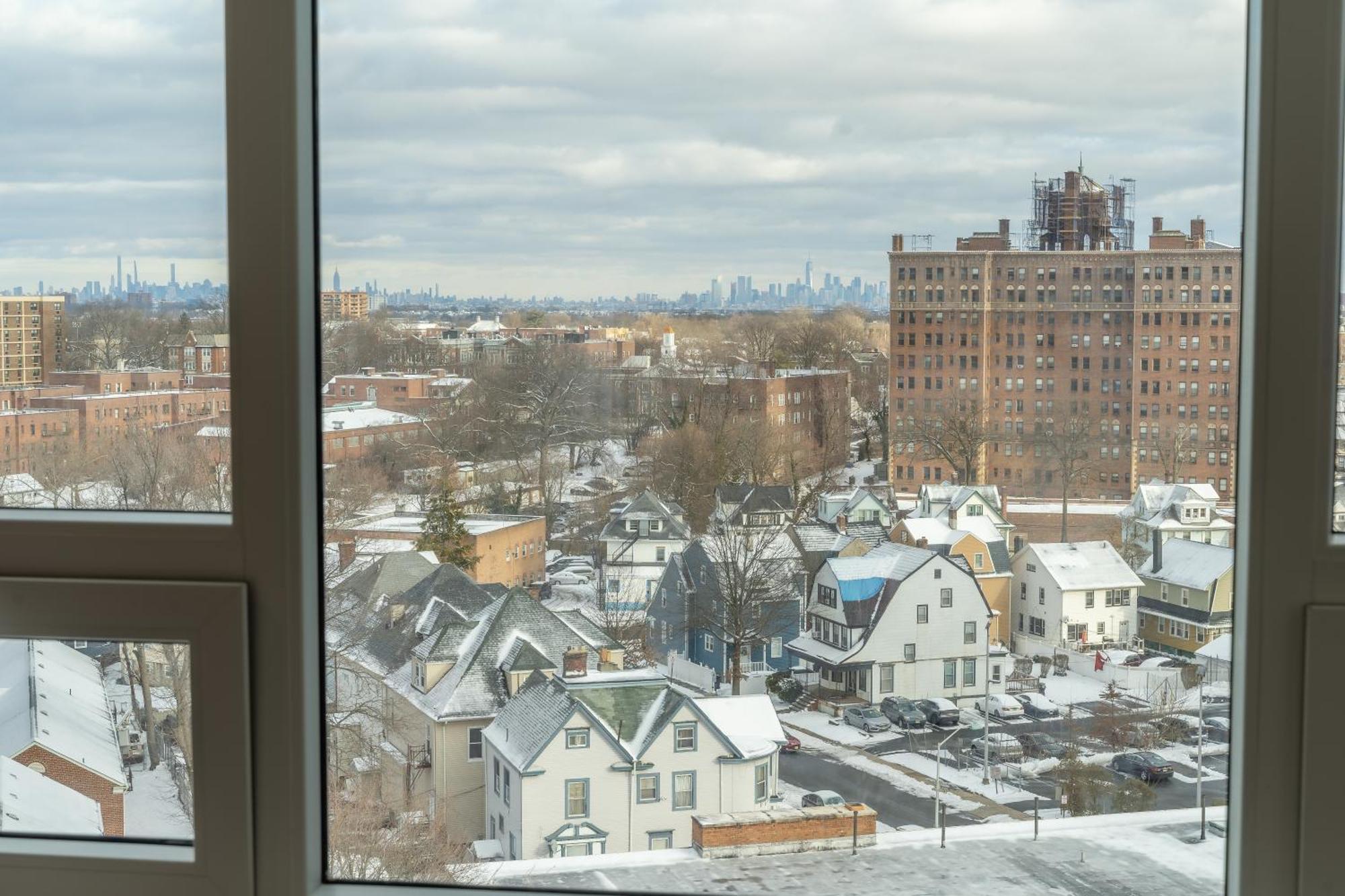 Apartment Rosy Retreat With Nyc Views By The Train, Free Parking, 3 Beds, 20 Percent Off 7 Days