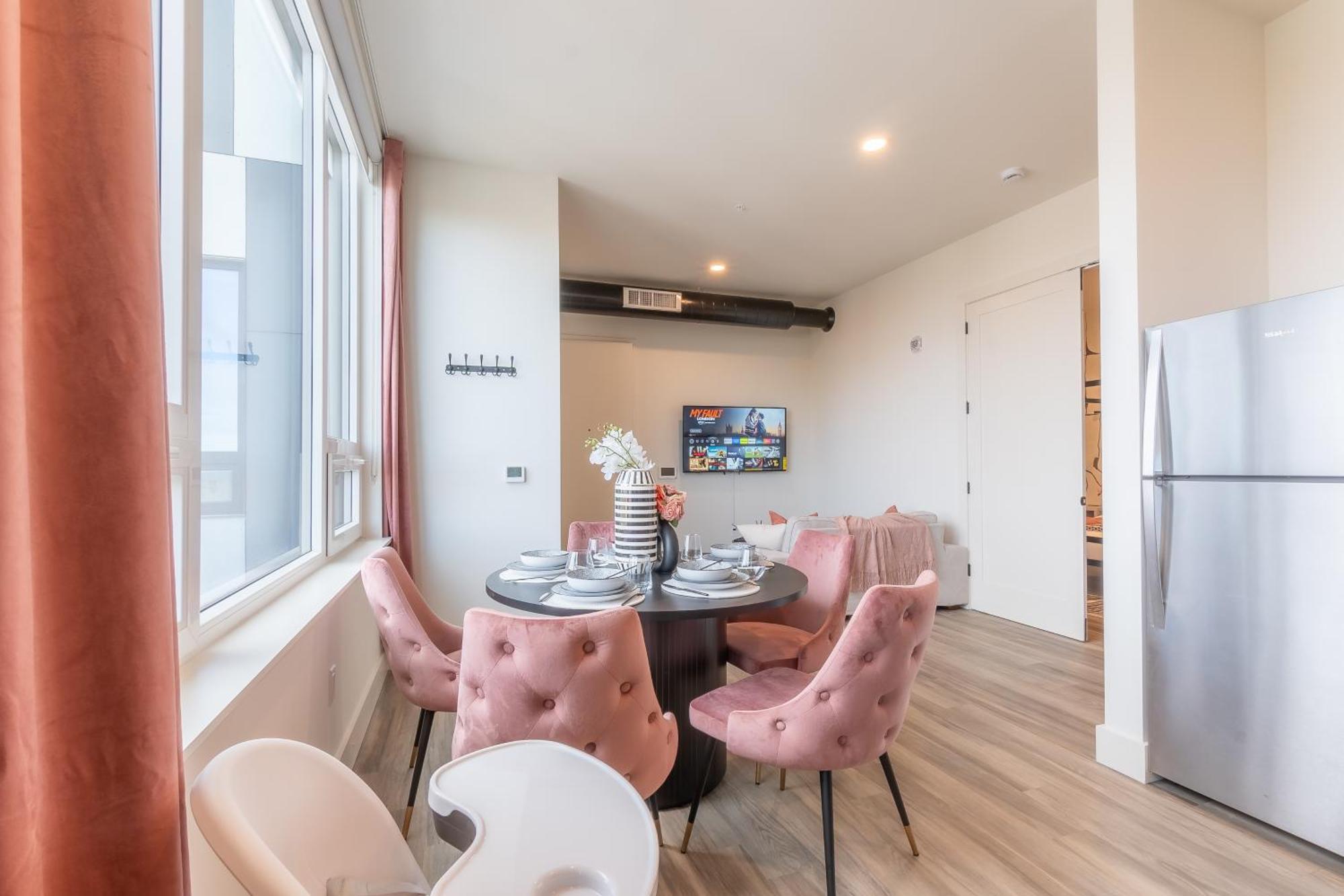 Rosy Retreat With Nyc Views By The Train, Free Parking, 3 Beds, 20 Percent Off 7 Days Apartment *