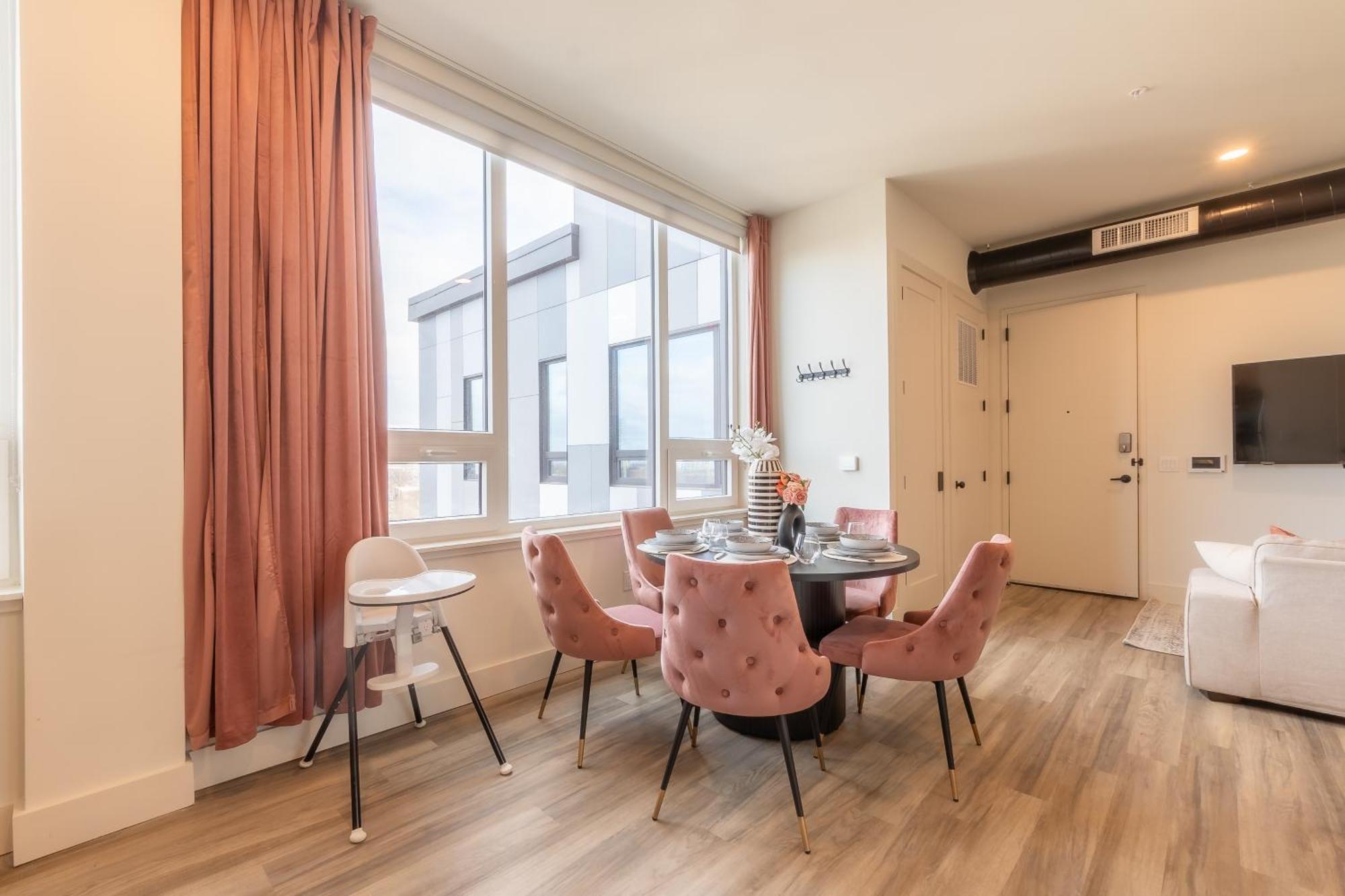 Apartment Rosy Retreat With Nyc Views By The Train, Free Parking, 3 Beds, 20 Percent Off 7 Days Newark